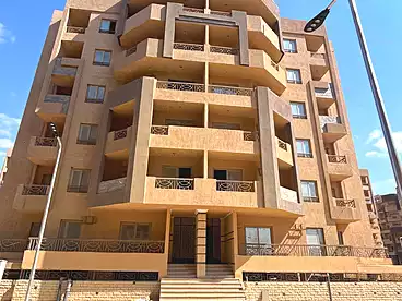 Apartment للبيع في شارع التسعين الجنوبي، شارع التسعين، 140 متر