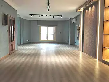 Administrative For rent in Street 206, Degla, 450 sqm