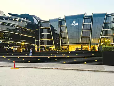 محلات للإيجار في شارع التسعين الجنوبي، شارع التسعين، 343 متر