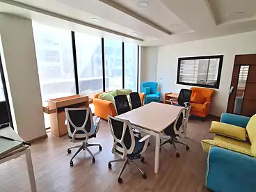 Administrative For rent in Southern 90th St., 90th Street, 200 sqm