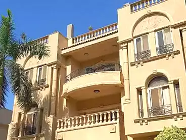 شقق للبيع في شارع اسماعيل ياسين، المجاورة 12، 215 متر