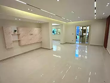 For sale in Mohammed Koraim St., 6th Zone, 220 sqm