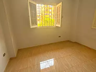 للبيع في شارع نبيل الشربيني، الحي الأول، 120 متر