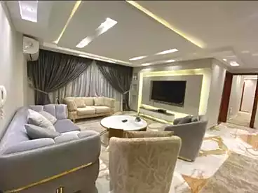 عقارات للبيع في شارع كورنيش النيل، الدقي، 180 متر