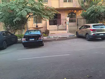 Apartments For sale in Omar Khorshid St., El Banafsag 10, 220 sqm