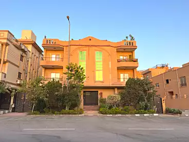 Apartments For sale in Sahl bin Qais St., El Banafsag 8, 200 sqm