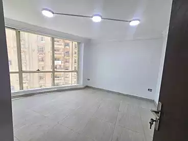 مقر إداري للإيجار في شارع كارفور الرئيسي، زهراء المعادي، 220 متر