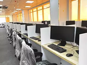 مكاتب للإيجار في شارع يوسف السباعي، المرحله الأولى، 560 متر