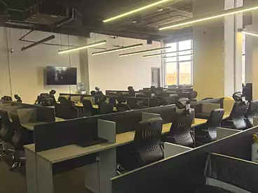 Corporate Branch For rent in Northern 90th St., 90th Street, 400 sqm