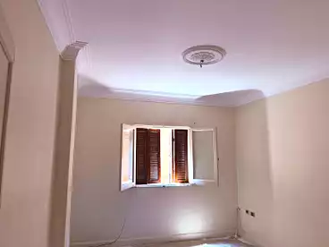 للإيجار في شارع دكتور حسن إبراهيم، الحي الثامن، 125 متر