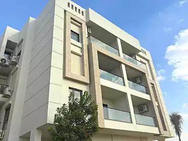 شقة بحديقة للبيع في كمبوند الجار بريتش ديستريكت، كمبوند بمدينة الشروق، 128 متر