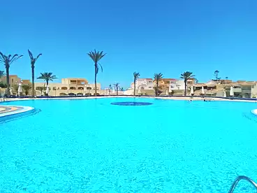 في منتجع المنتزة، منتجعات الساحل الشمالى، 200 متر