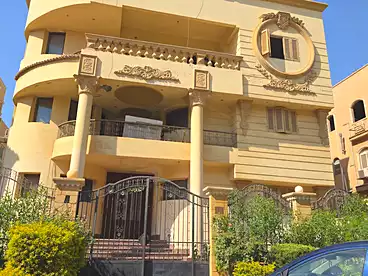 Villas For sale in Izz Aldin Ahmed Farid St., East of Academy, 600 sqm