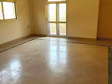 في شارع الجلاء، المنصوره، 550 متر