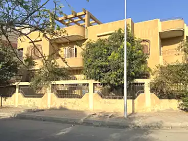 فلل للبيع في الحي السادس، العبور، 280 متر