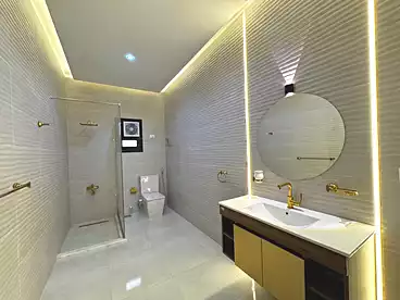 شقة بحديقة للبيع في حى النادى - حي العقيق، مدينة الشروق، 255 متر