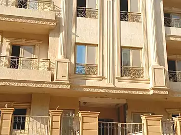 في الأندلس 1، الأندلس، 330 متر