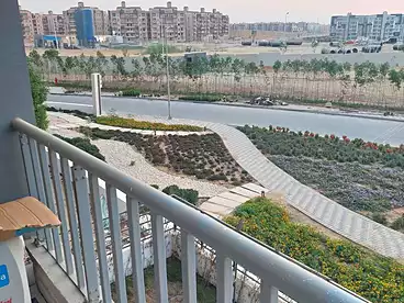 شقق للبيع في كمبوند هايد بارك سنترال، كمبوند بالتجمع السادس، 100 متر