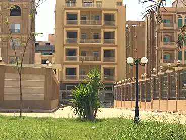 شقق للإيجار في التسعين: امام الجامعة الأمريكية، شارع التسعين، 170 متر