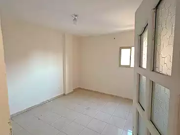 Apartments For sale in Eshak St., Ain Shams El Sharkia, 130 sqm
