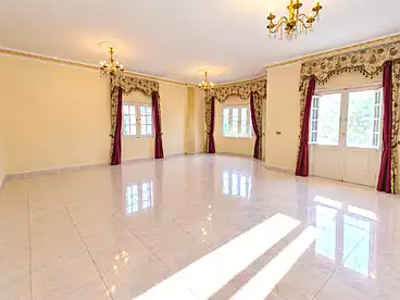 للبيع في شارع 79، الحي الثاني، 200 متر