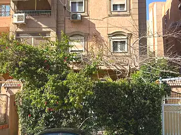 Building For sale in Hay El Andalous, Ganob El Ahyaa, 260 sqm