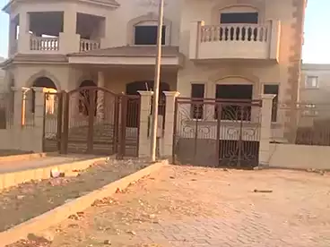 عقارات للبيع في شارع البستان، المجاوره الأولى، 300 متر