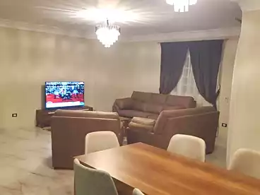 في شارع عباس العقاد، مدينة نصر، 150 متر
