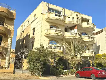 شقق للبيع في شارع عمر مكرم، النرجس 8، 200 متر
