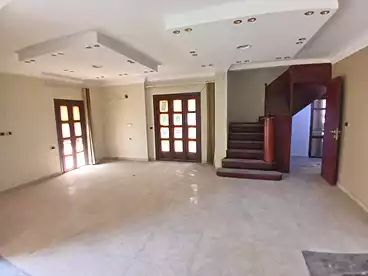 عقارات للإيجار في شارع 9، المعادي، 300 متر