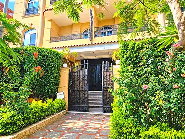 سكني للبيع في الياسمين 8، الياسمين، 350 متر