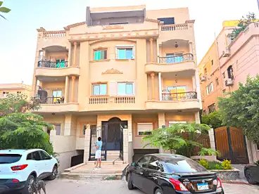 للبيع في شارع يوسف وهبي، النرجس 7، 200 متر