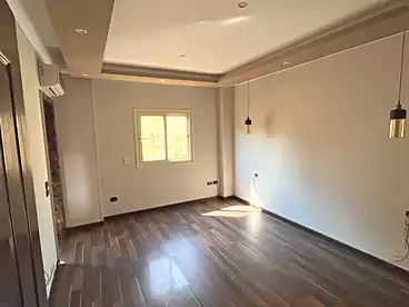للإيجار في شارع 1، الحي الاول، 230 متر