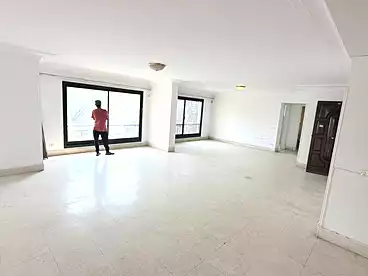 عقارات للإيجار في شارع 20، سرايات المعادي، 400 متر