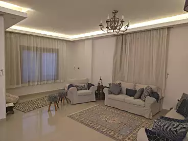 شقق للبيع في شارع 79، النرجس عمارات، 220 متر
