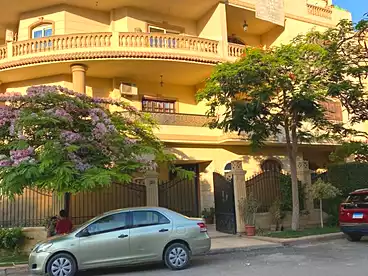 سكني للبيع في شارع رقم 2، الحي الاول، 180 متر