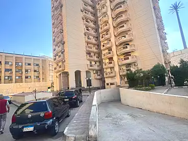 شقق للبيع في شارع السفارات، حي السفارات، 240 متر