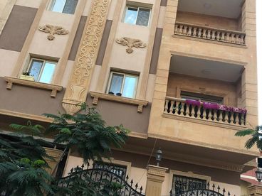 شقة فاضية للايجار بالاسكان العائلى بمدينة الشروق