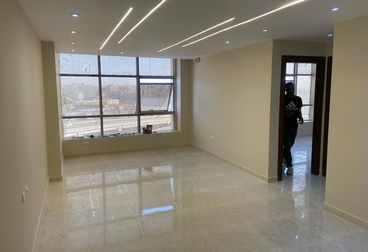 شقه للايجار في كمبوند بافاريا مساحه 175م الدور التاسع   يوجد اسانسير