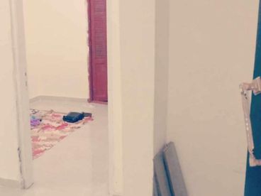 للايجار الحديث  الهانوفيل اول نمرة من الشارع الرئيسي شارع محمد العجمي خلف هبه