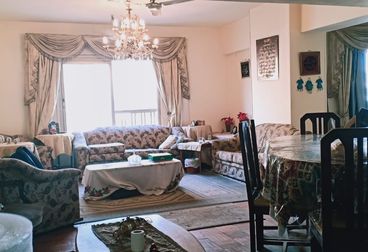 شقه للبيع 250م  مصر الجديده (مصر الجديده السبع عمارات )