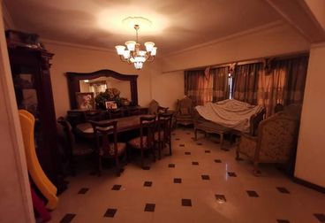 شقه للبيع محيط الدبلوماسيين  الهضبه العليا بالمقطم مساحة 200 متر