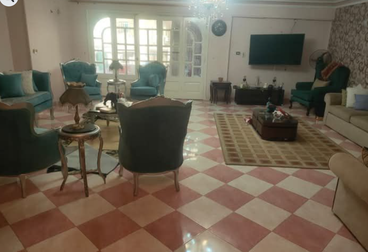 شقه للايجار المقطم الهضبه العليا عند حسني  المساحه 250م ريسبشن اربع قطع  ثلاث غ