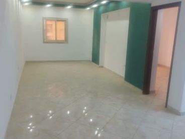 شقة ٣ غرف واسعة في شارع إسماعيل كامل بحلوان للبيع