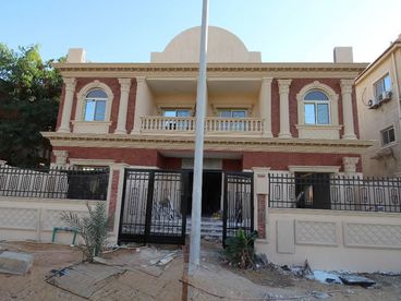 سكني 230 M² For sale in Doctor Hani Maher St.