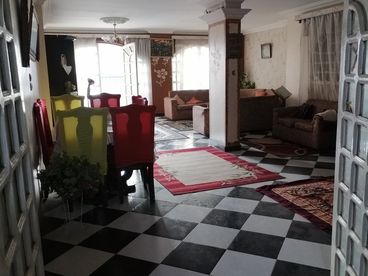 شقة للبيع)) بموقع مميز جدًا في جسر السويس العنوان: شارع عبد الحليم محمود،