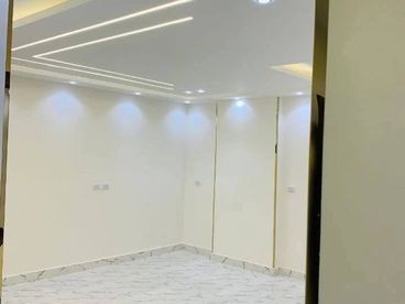 شقه للبيع الليبيني فيصل شارع الفادي ناصيه الشارع اسواق بلال