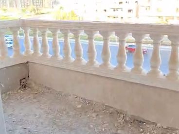 شقه مميزه للبيع في القرنفل 1فيلات