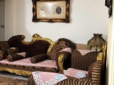 شقة للبيع شارع متفرع من المنشيه بالقرب من ميدان الساعه فيصل