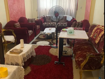 للبيع شقه جاهزه علي السكن بدون العفش في متفرعات العشرين